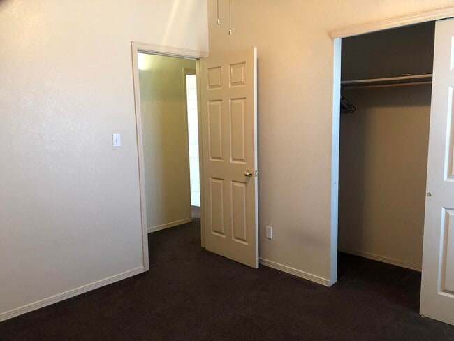 Building Photo - 1722 E Rio Grande Ave