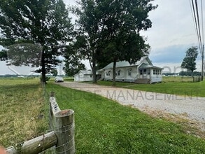 Building Photo - Country 2 Bedroom Apartment with 1 Car Garage