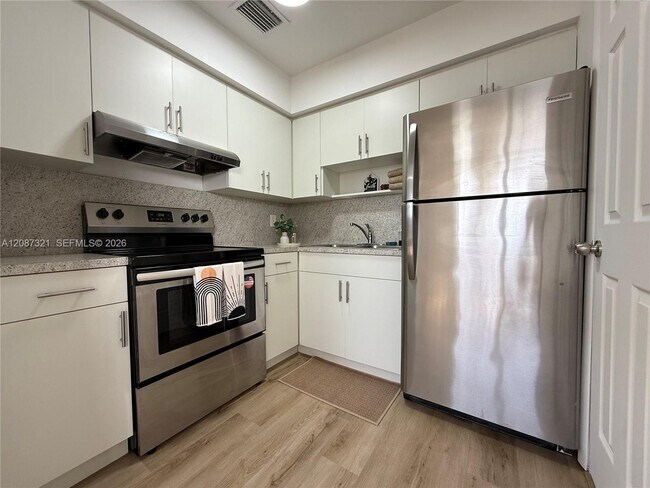 Building Photo - 8860 SW 32nd St