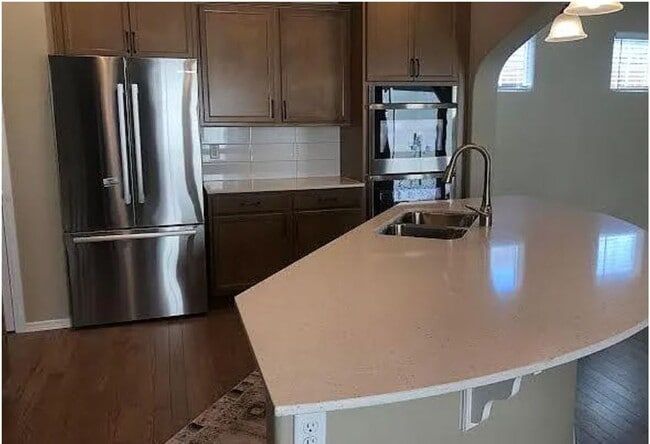 Building Photo - Living by the Lake! 3 bed, 2.5 bath, 3 car!!