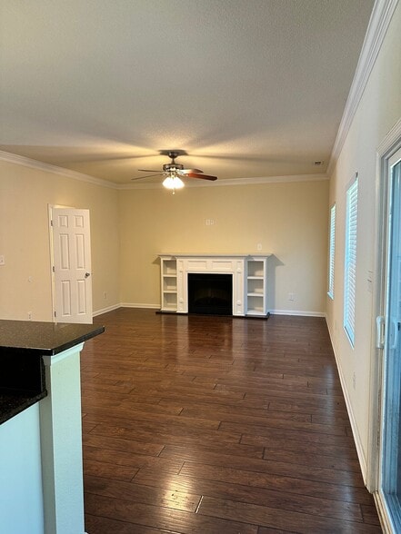 Building Photo - 205 Gee St