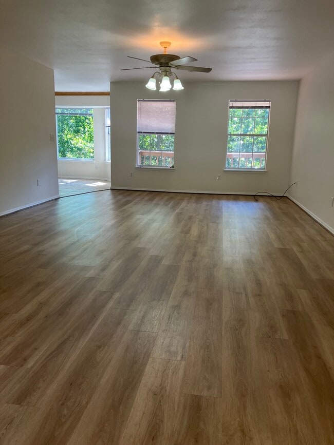 Building Photo - 8632 Golf Creek Dr