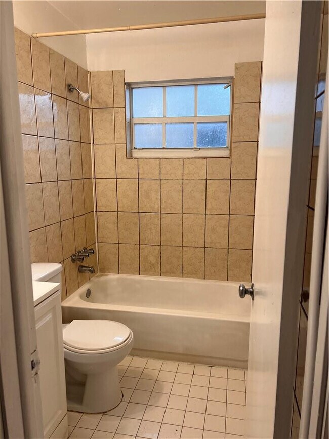 Building Photo - 5201 SW 19th St