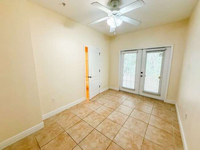 Building Photo - Chase Hollow #46