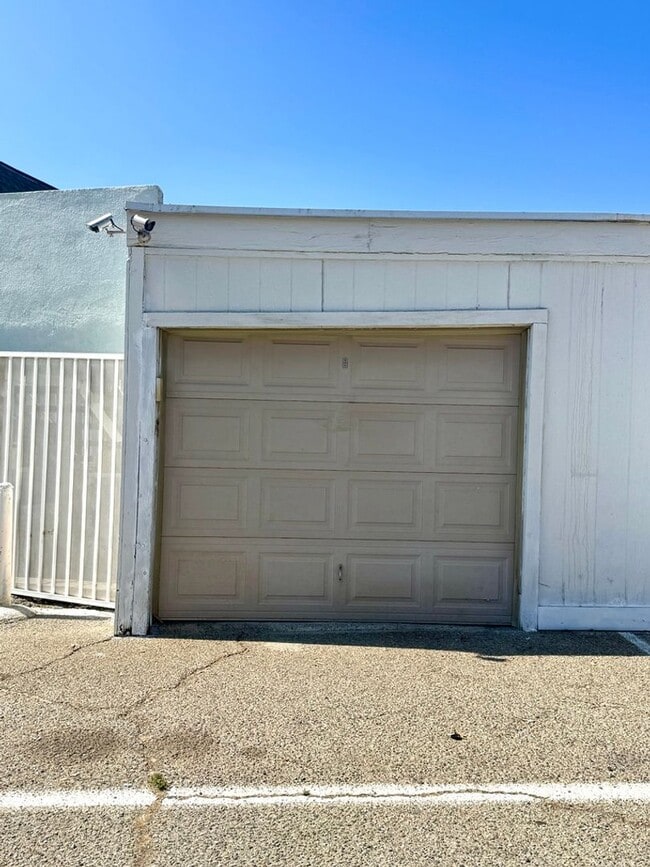 Building Photo - 2589 Hayes Dr