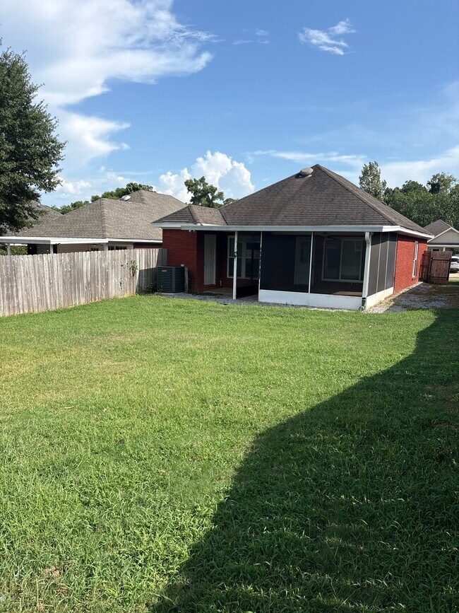 Building Photo - 143 Ridgeview Dr