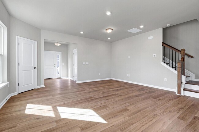 Building Photo - 580 Glen Clova Dr