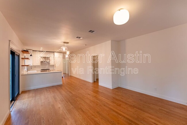 Building Photo - 310 Le Grande Ave