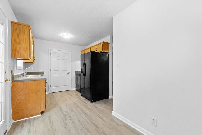 Building Photo - 941 Crabapple Ln