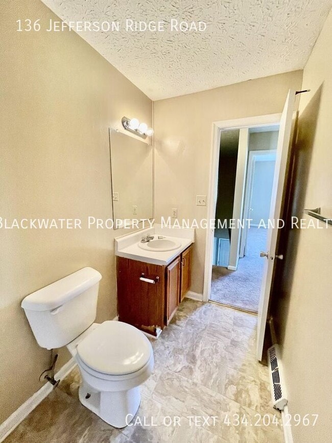 Building Photo - 136 Jefferson Ridge Rd