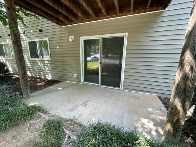 Building Photo - 303 Smith Level Rd