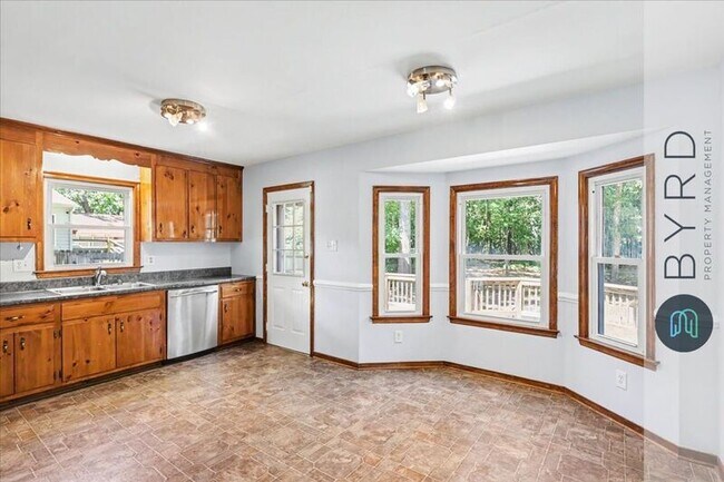 Building Photo - 5961 Sara Kay Dr