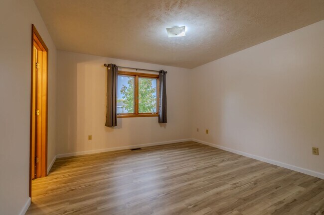 Building Photo - Bright, Beautiful, and Effortlessly Move-In Ready