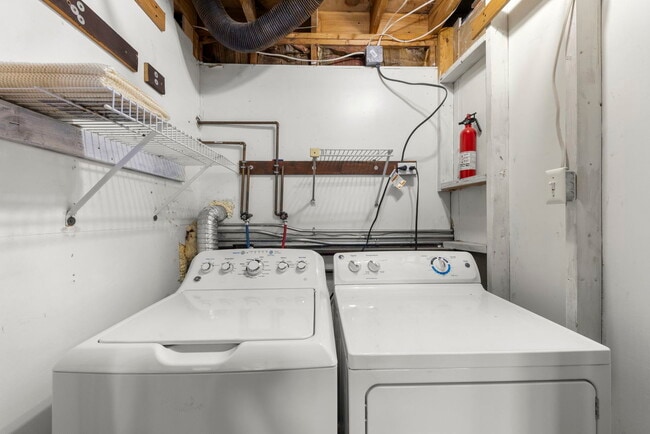 Building Photo - 1614 Lucylle Ave