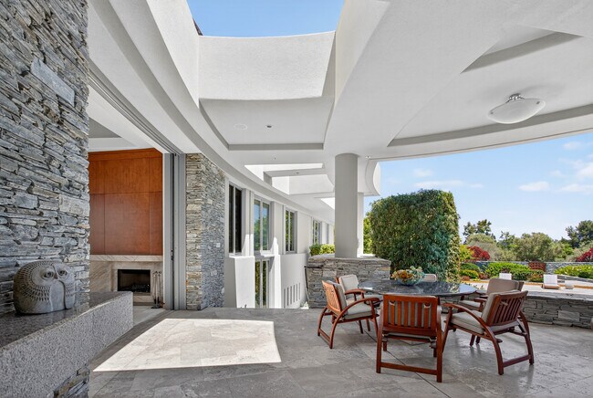 Building Photo - 17534 Los Morros