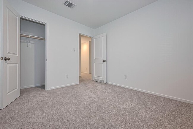 Building Photo - 27615 Village Way Dr.
