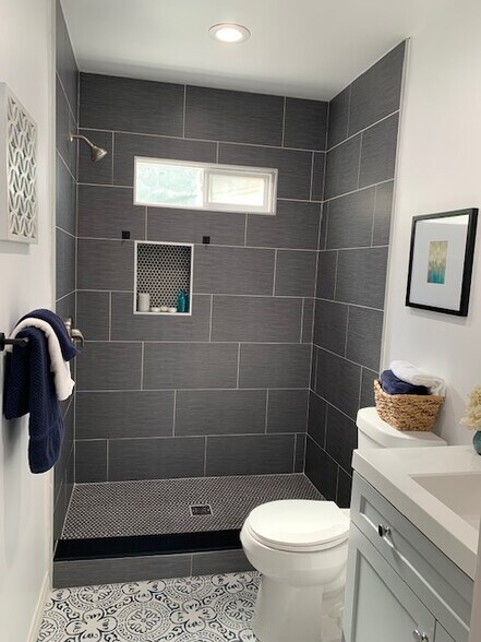 Bathroom - 1347 Cambridge Dr