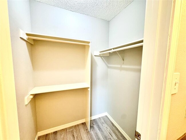 Building Photo - 1401 Somerset Dr