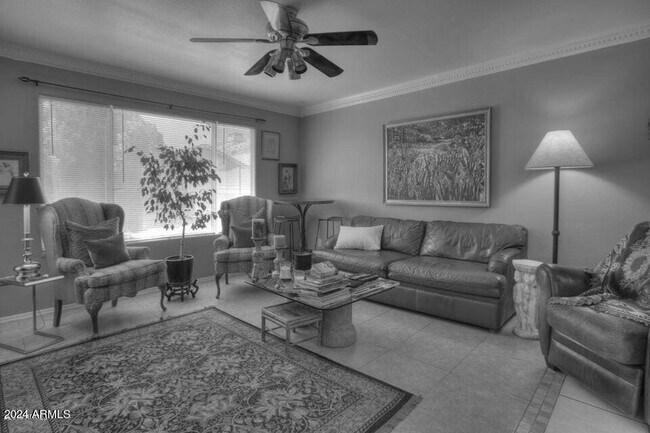 Building Photo - 3223 E Poinsettia Dr