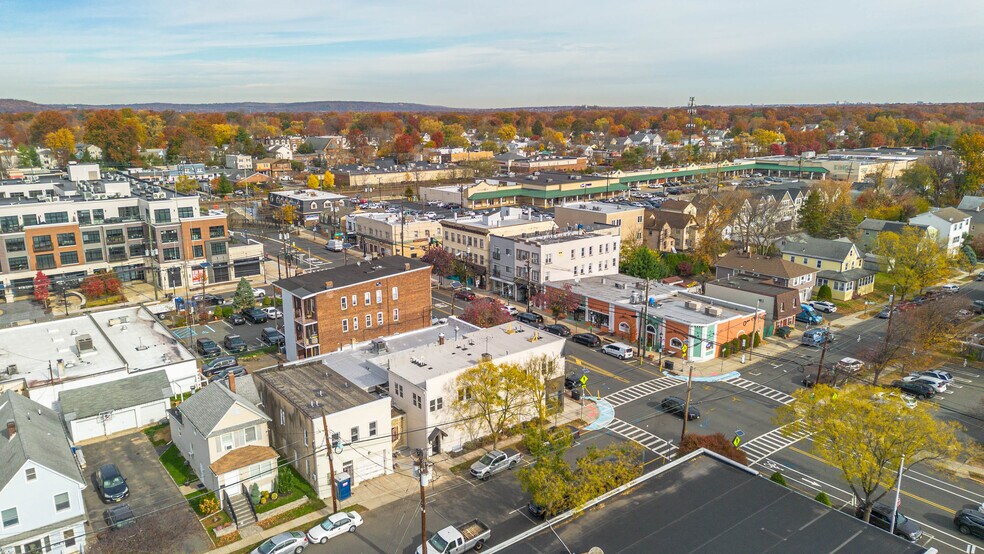 Building Photo - 114 Center St