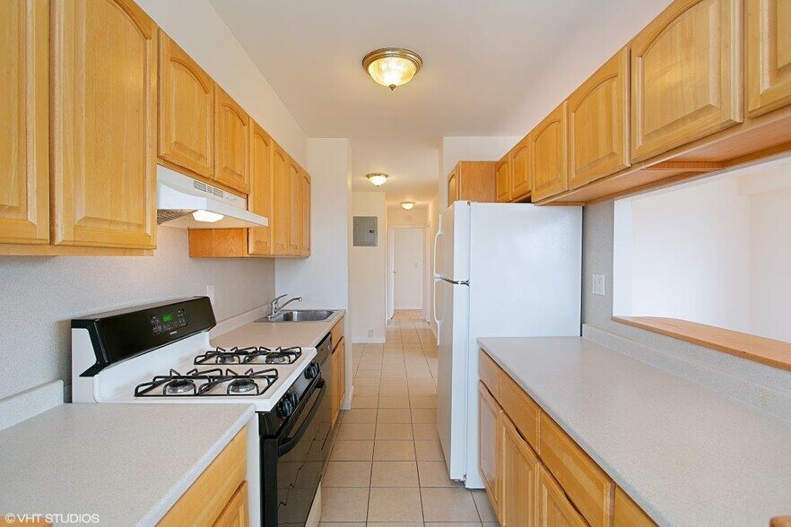 Building Photo - 26 Strawberry Hill Ave