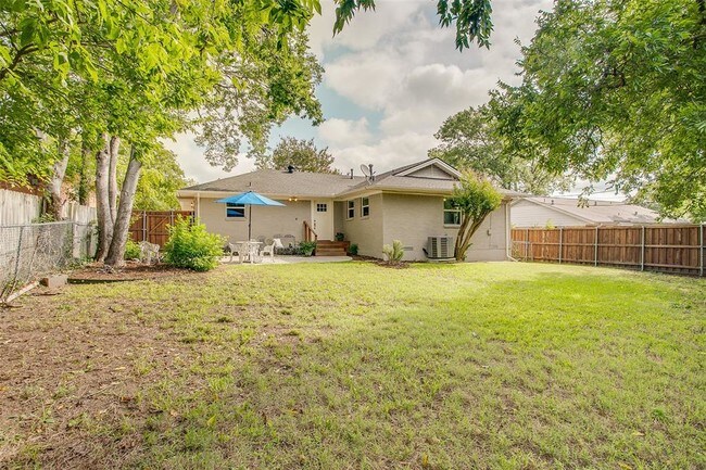 Building Photo - 847 Peavy Rd