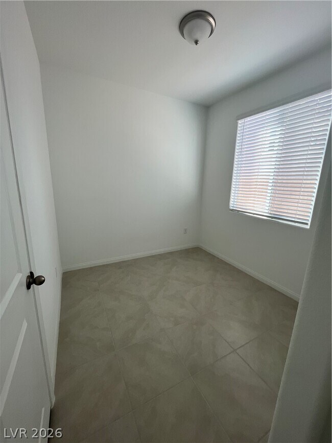 Building Photo - 398 Moonlight Opera Ct