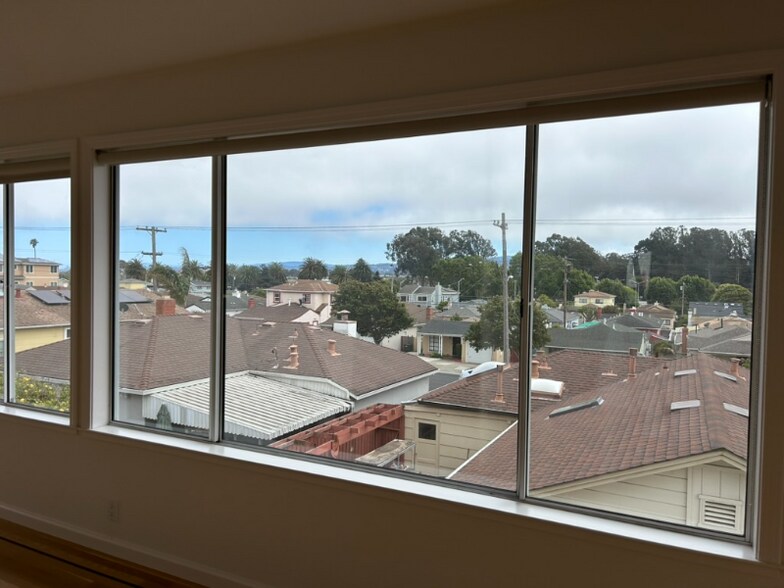 Building Photo - 761 2nd Ln