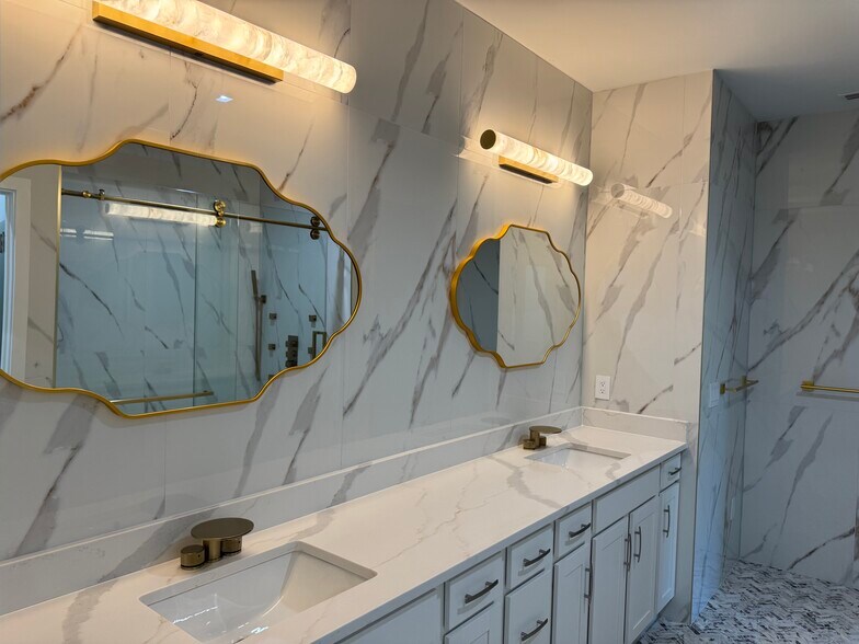 Master bath room - 10927 Salt Bay Way