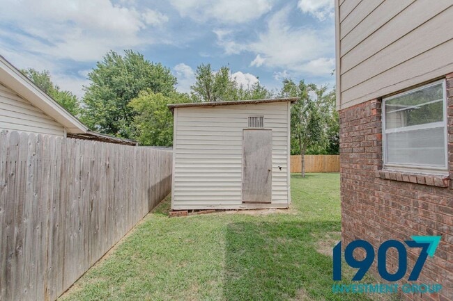 Building Photo - 9212 S McKinley Ave