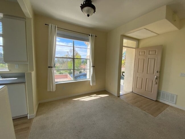 Building Photo - 2 Bedroom, 2 Full Bath in Carmel Valley