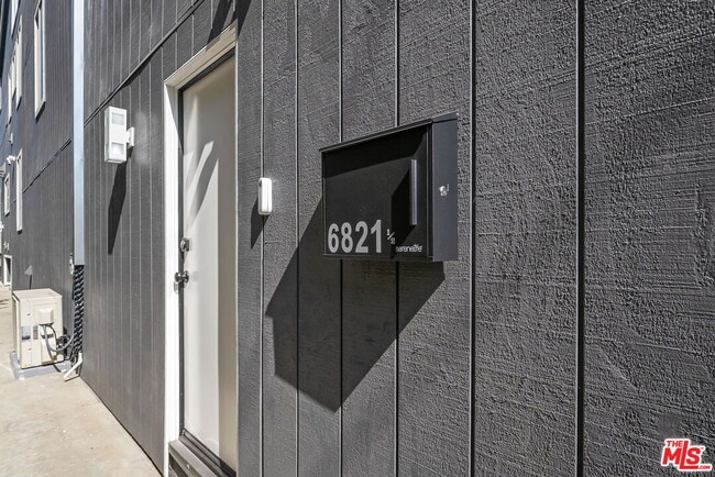 Building Photo - 6821 E Ocean Blvd