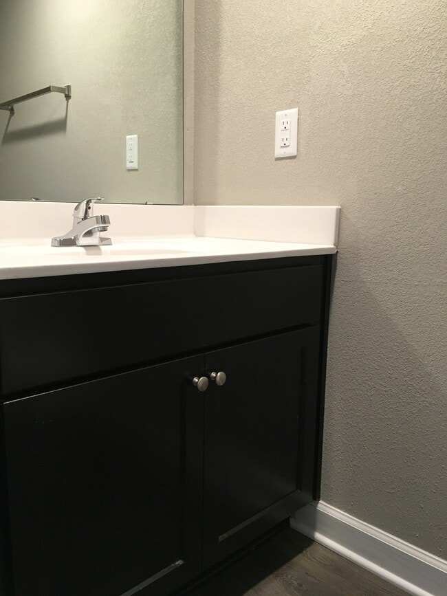 Building Photo - 3 Bed Townhome in Grain Valley