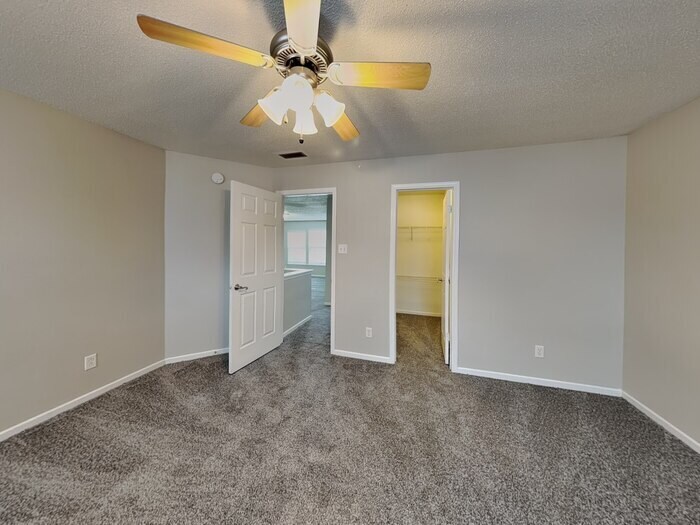 Building Photo - 9207 Wandflower Dr
