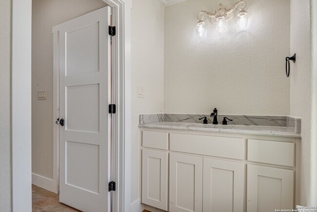 Building Photo - 1702 Gruene Vineyard Crossing