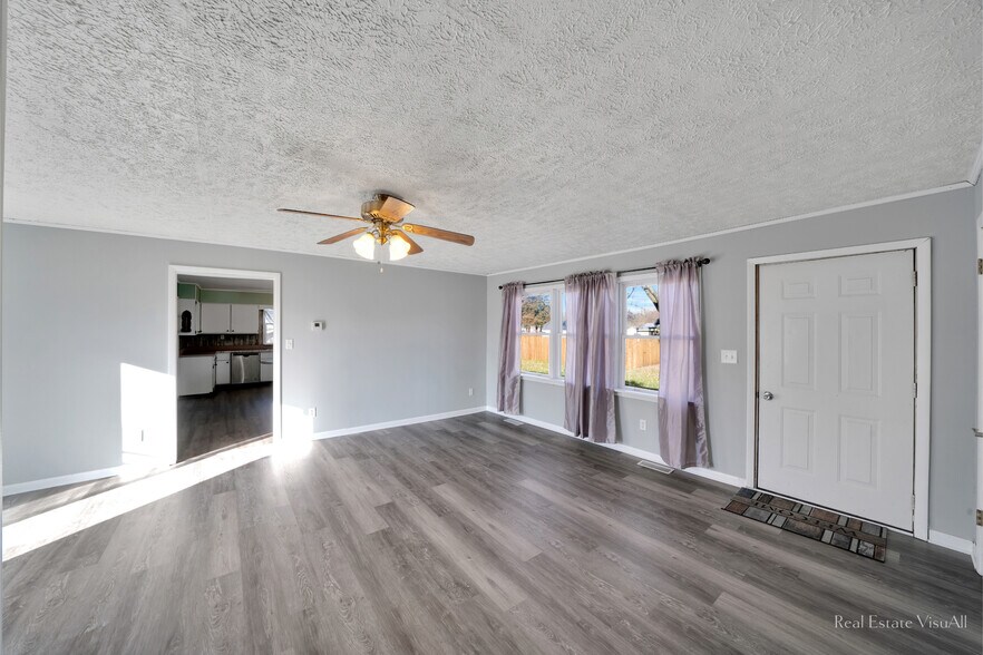 Building Photo - 303 S East St