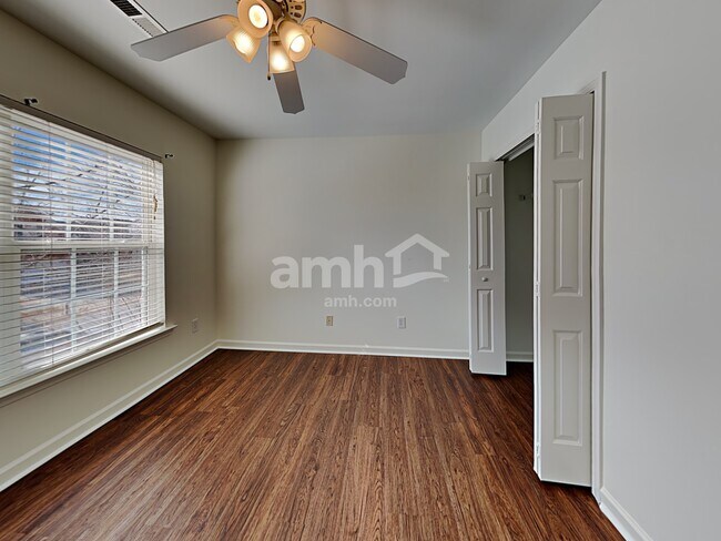 Building Photo - 8 Red Jonathan Ct