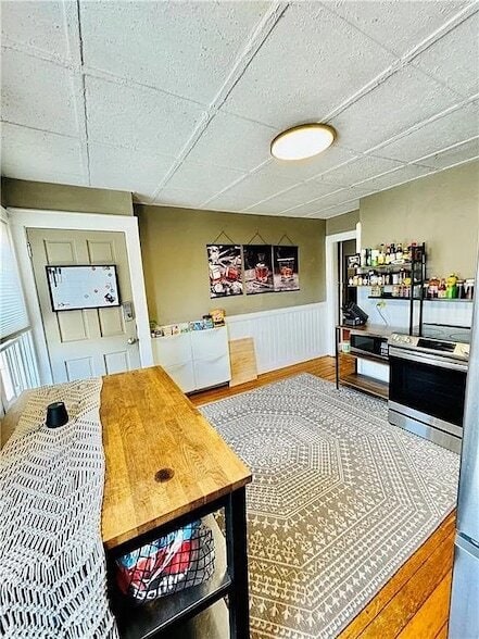 Building Photo - 1071 Main St