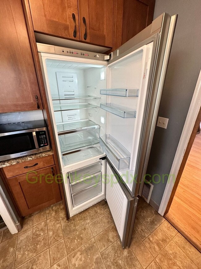 Building Photo - Gorgeous Pet-Friendly 3 Bedroom 1 Bath House