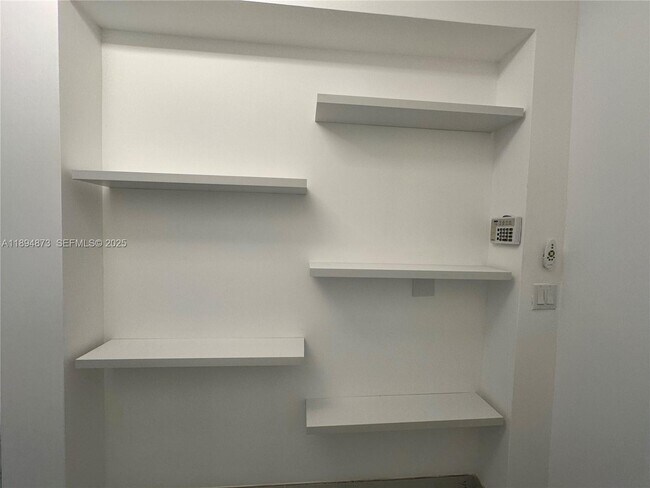 Building Photo - 3255 NE 184th St