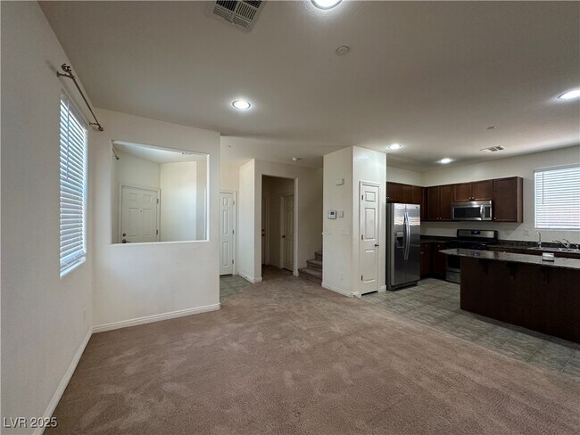 Building Photo - 1033 Pebble Lake St