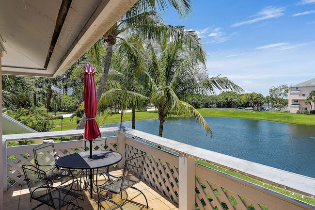 Building Photo - 353 S US Hwy 1