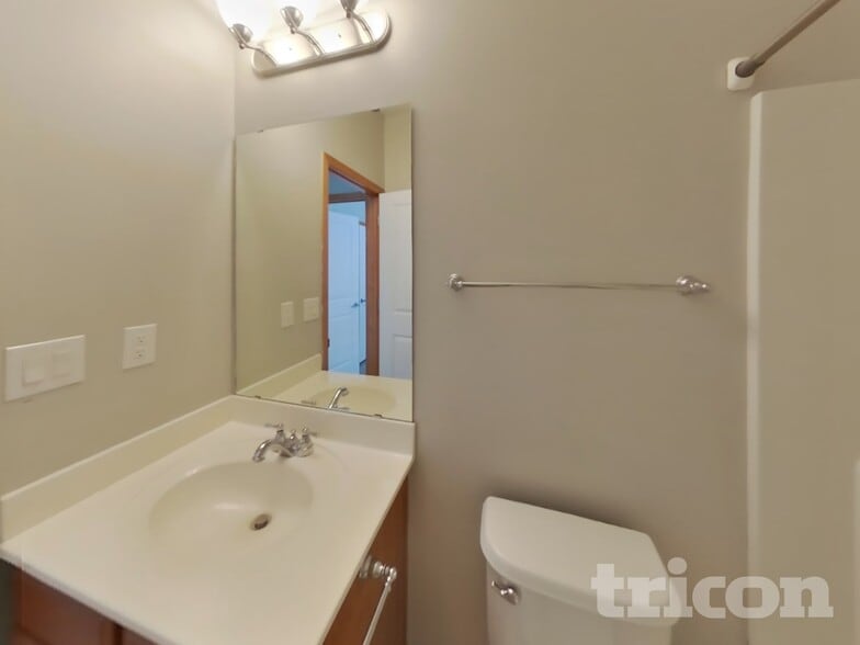 Building Photo - 1627 Fox Hunt Way