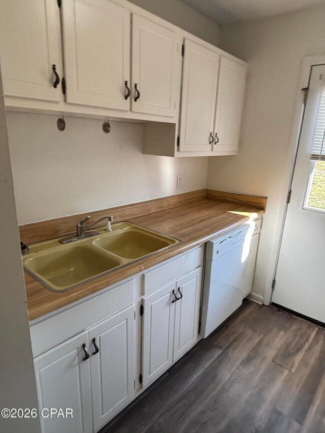 Building Photo - 3008 Stanford Rd