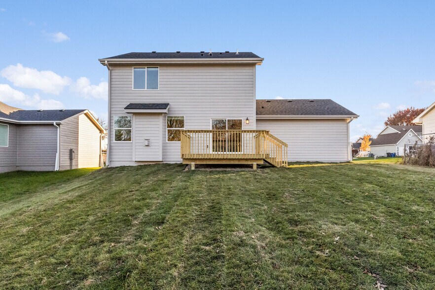 Building Photo - 2395 Emma Ave