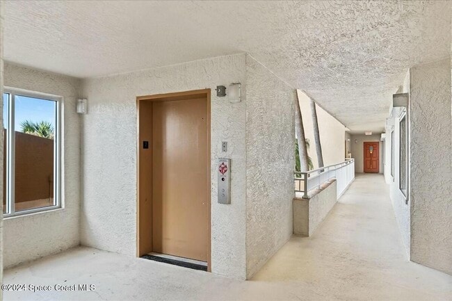 Building Photo - 925 Jimmy Buffett Mem Hwy