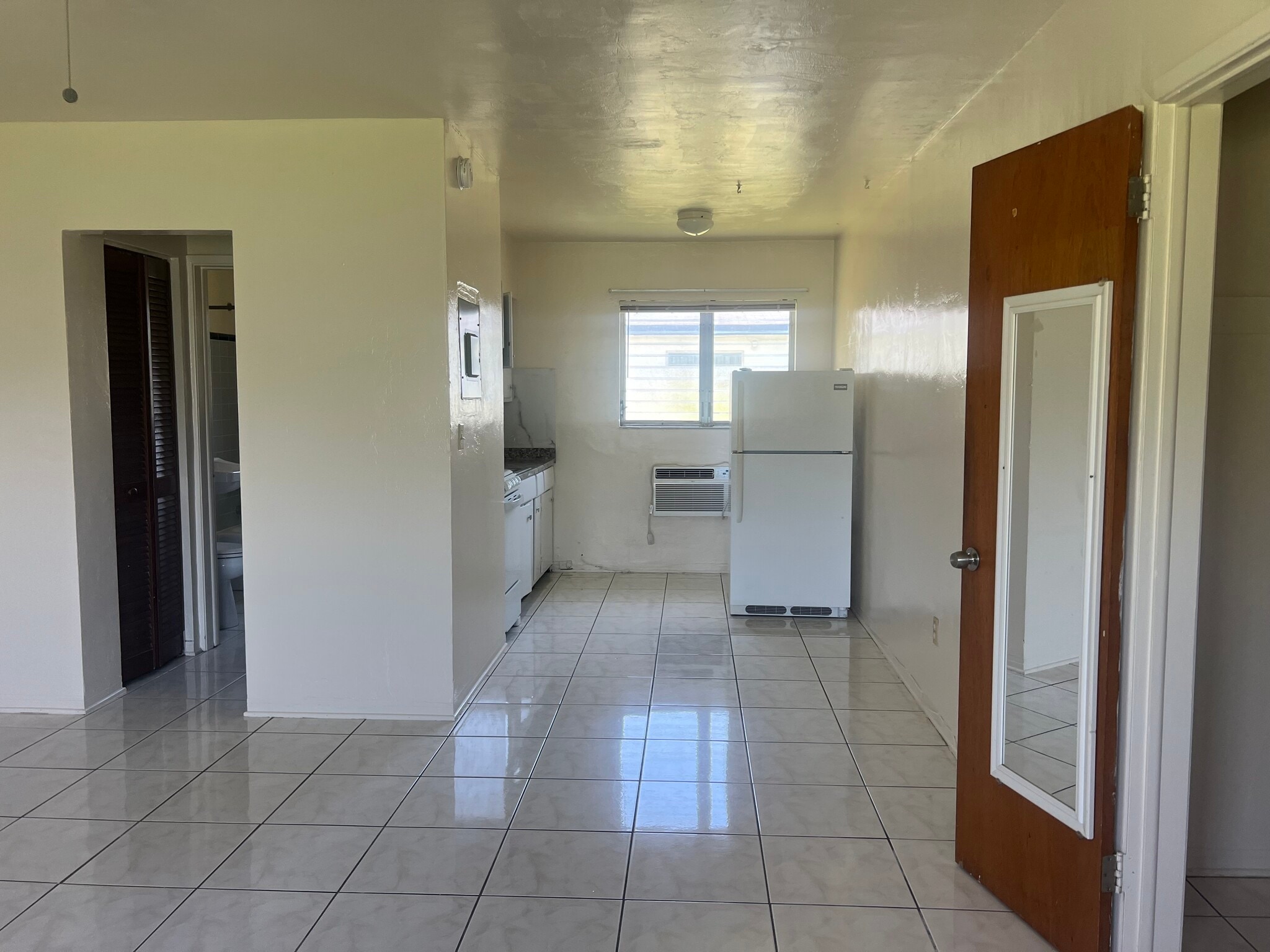 Building Photo - 525 NE 150th St