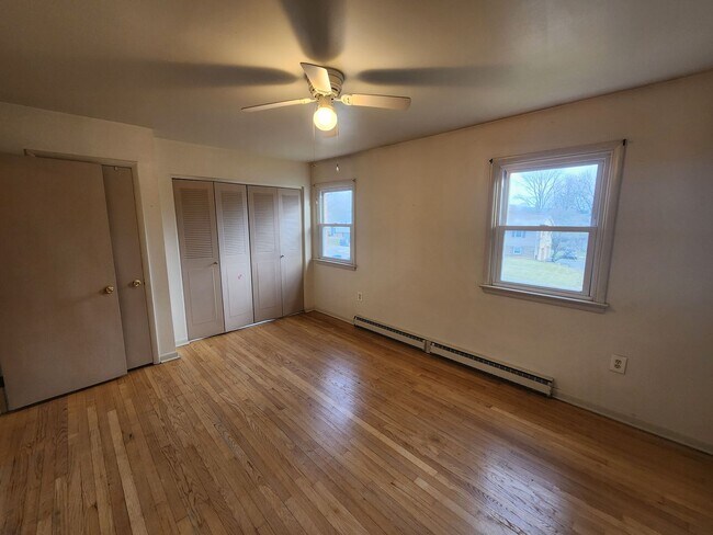 Building Photo - 6233 Mountain View Dr