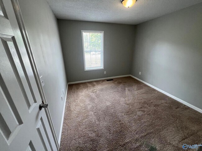Building Photo - 113 Quiet Ln