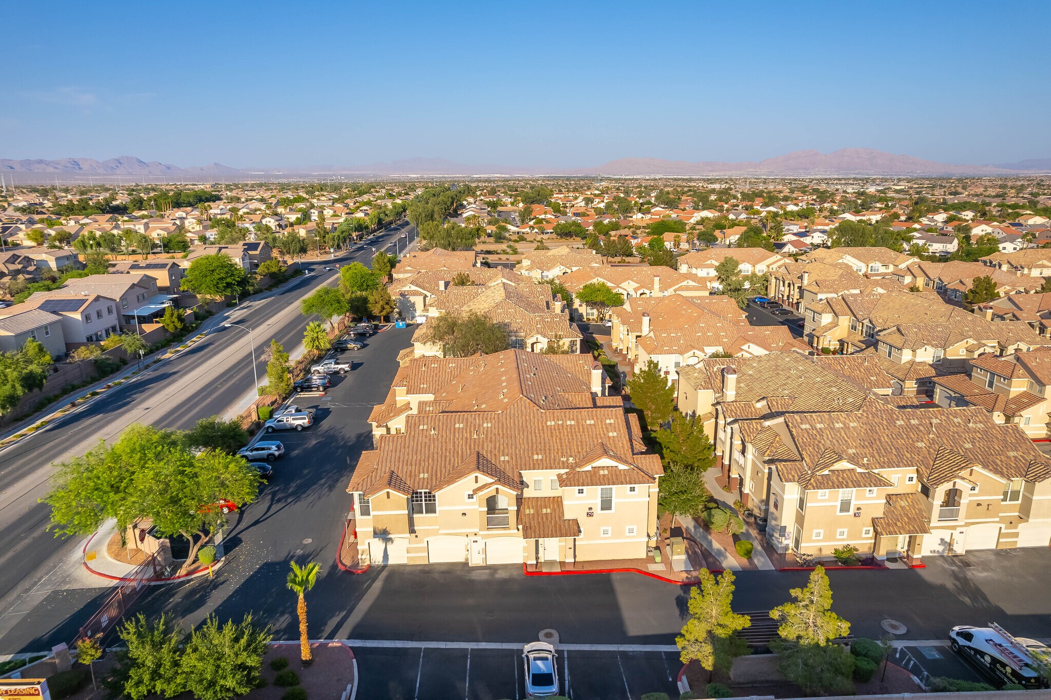 Building Photo - 5855 Valley Dr